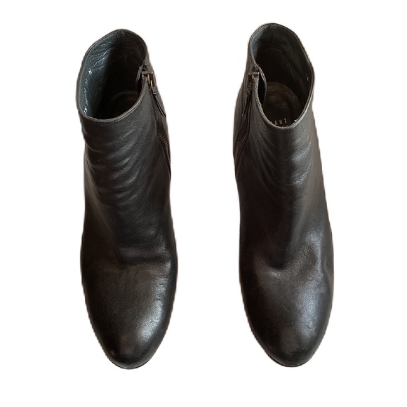 Stuart Weitzman 5” boot size 10 - Picture 2 of 5